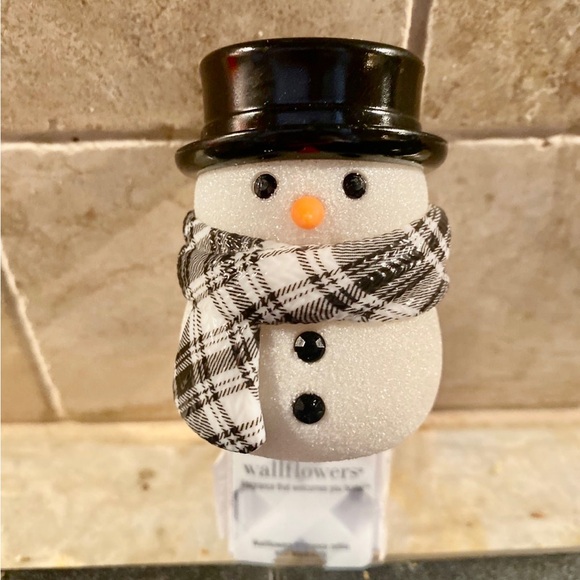 3 SNOWMAN ☃️ WALLFLOWER PLUG INS YOU WILL GET ALL 3! ALL BRAND NEW - Picture 2 of 6